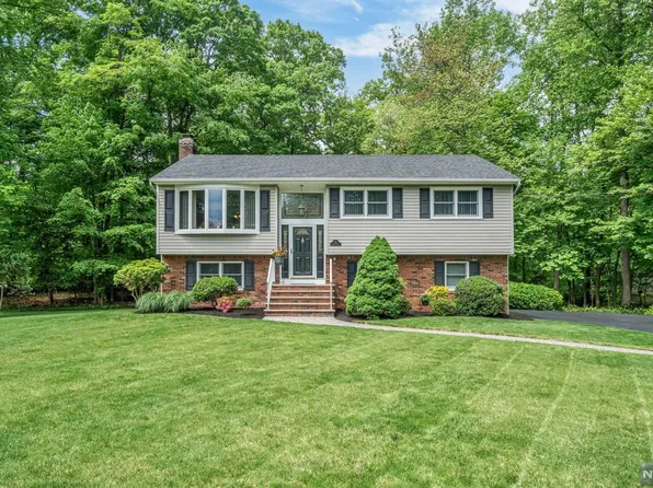 23 Garden Ct, Township Of Washington, NJ 07676