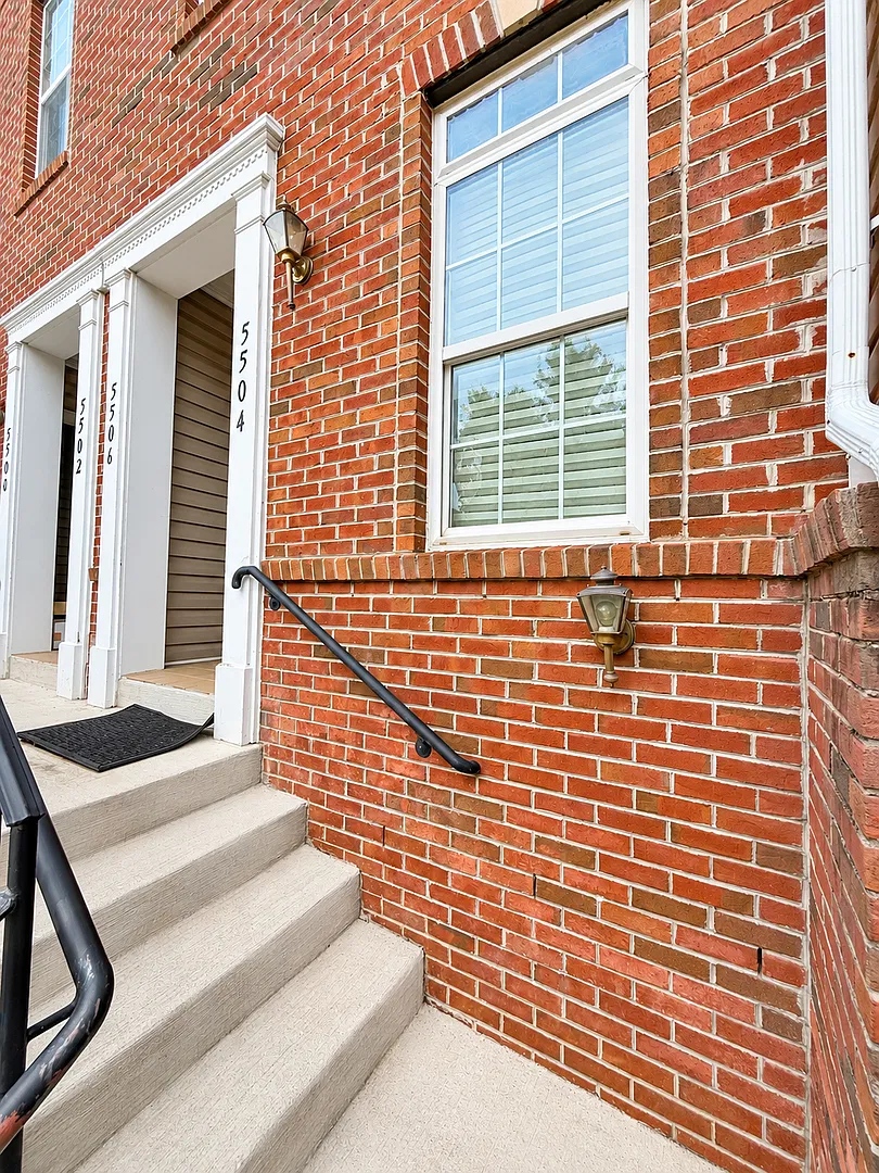 Spacious Suitland Townhome with Garage, Balcony & Primary Suite! — Photo 2