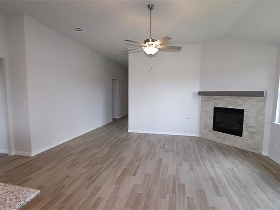 4th image of 6025 Hightower St