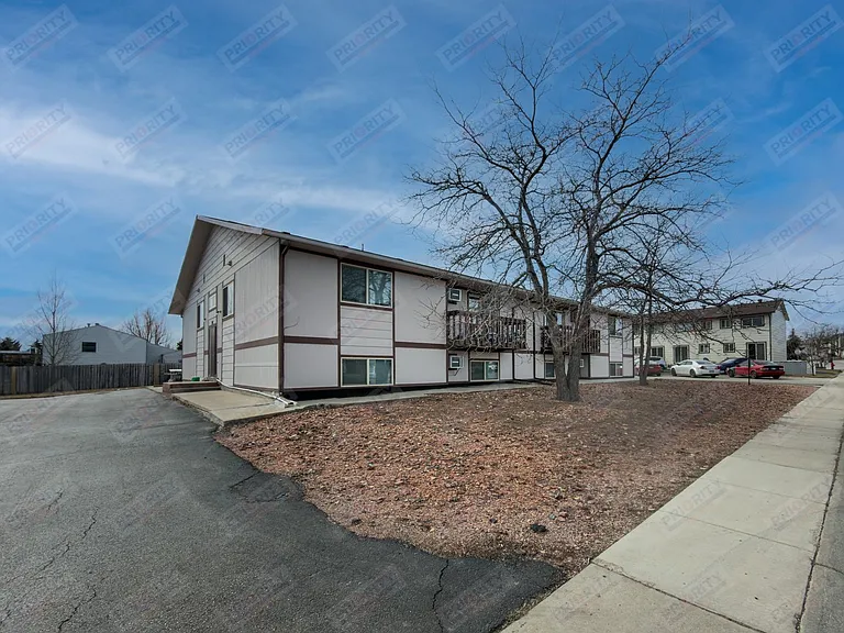 707 Vivian St — Photo 13
