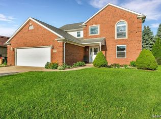 41664 Stonehenge Manor Dr, Clinton Township, MI 48038