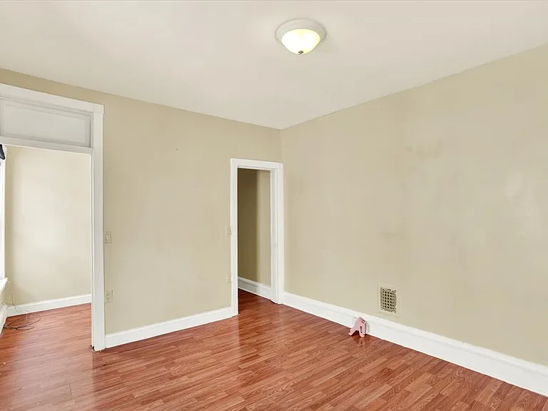 234 W Douglass St — Photo 23