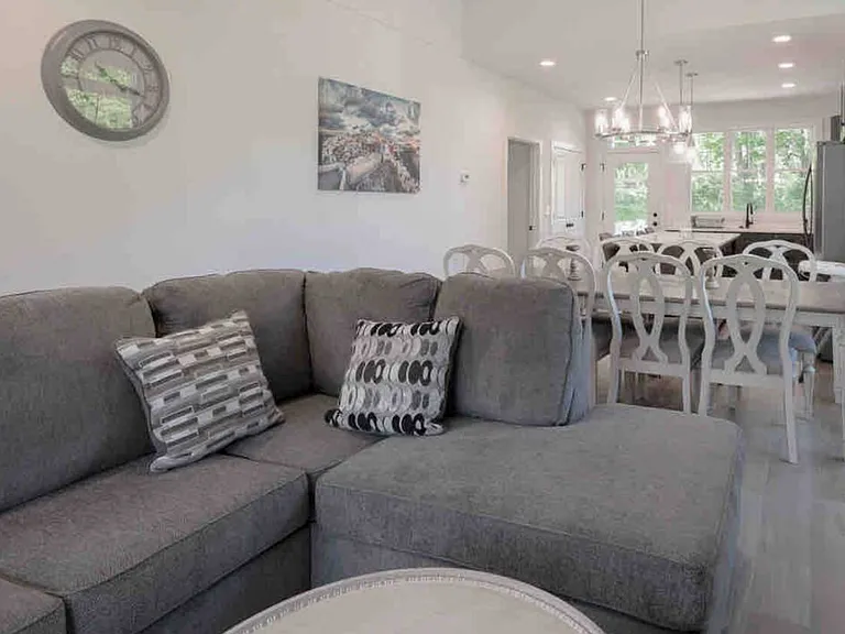 418 Moseley Dr — Photo 4