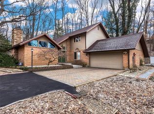 1 Valley View Dr, Collinsville, IL 62234