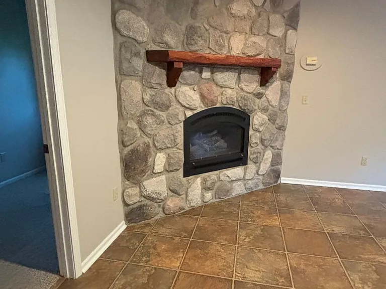 414 E Main St — Photo 14