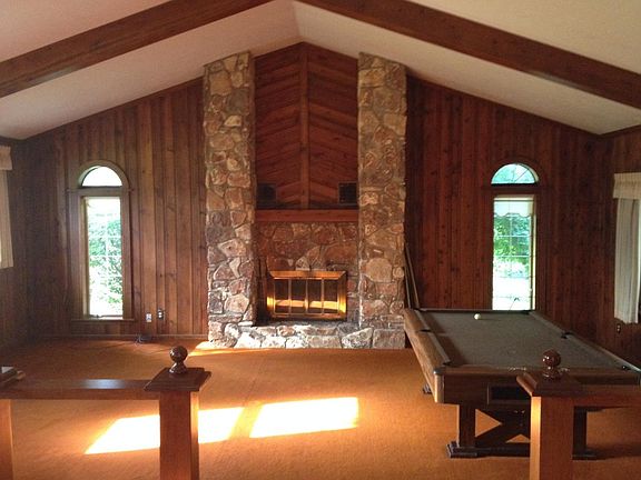 30 x 30 vaulted w/pool table