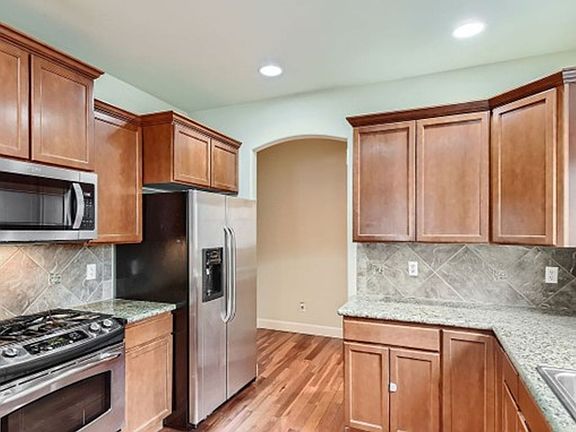 4th image of 4333 227th Pl SE