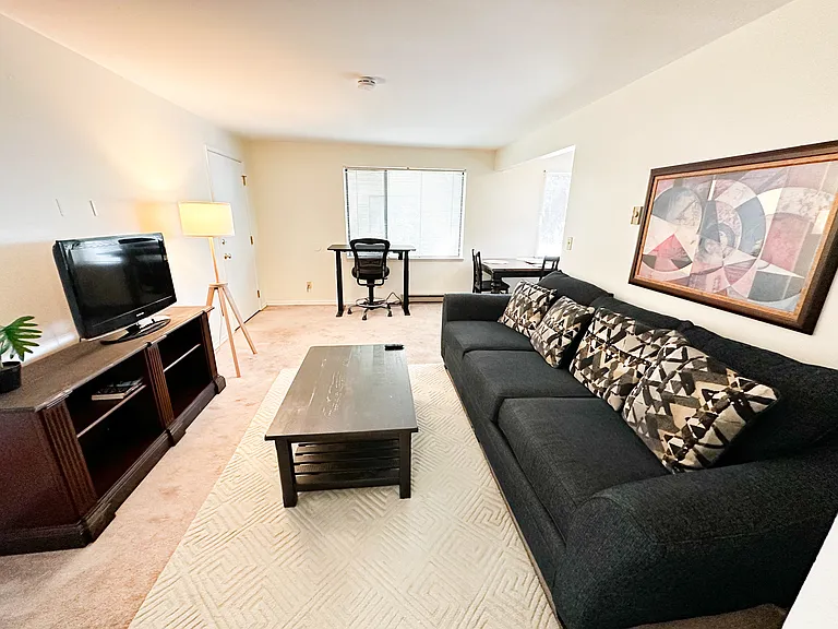 308 NE 45th St #1 — Photo 4