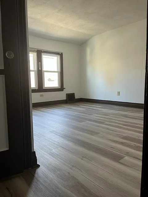 1 bed, 720 sqft, $1,000 — Photo 3