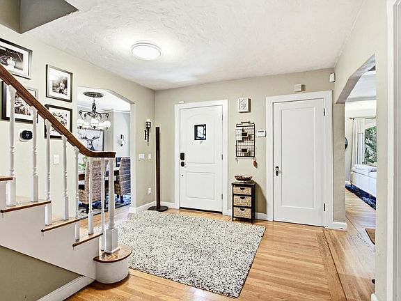3rd image of 3006 Clairidge Oak Ct