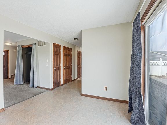 5th image of 302 Willard Dr
