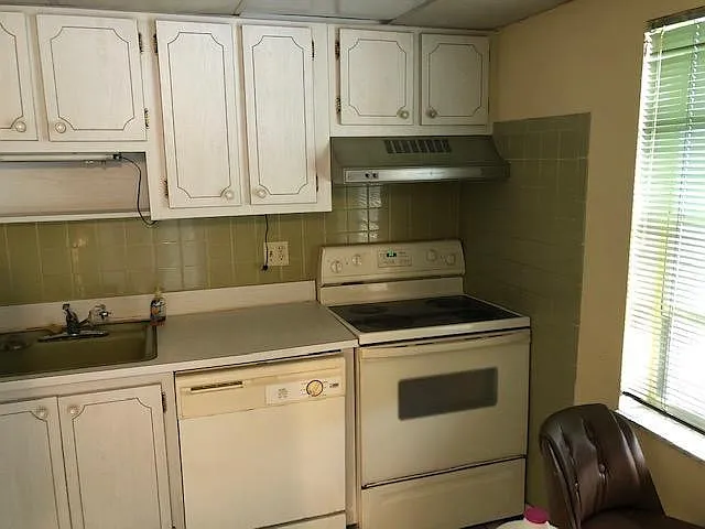 7300 NW 4th Pl #101 — Photo 1