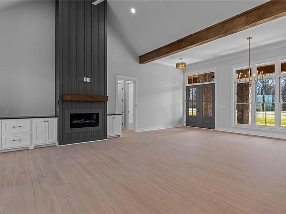 5th image of 765 Golf Course Rd