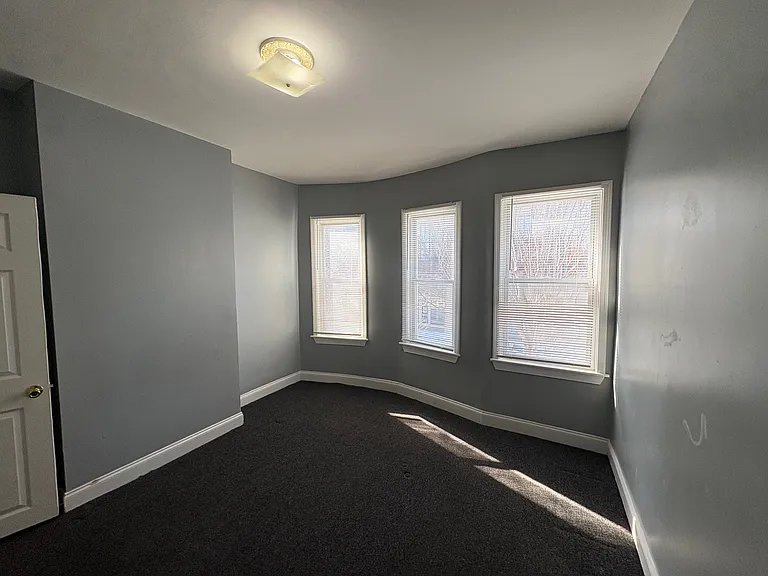 1521 Barclay St — Photo 5