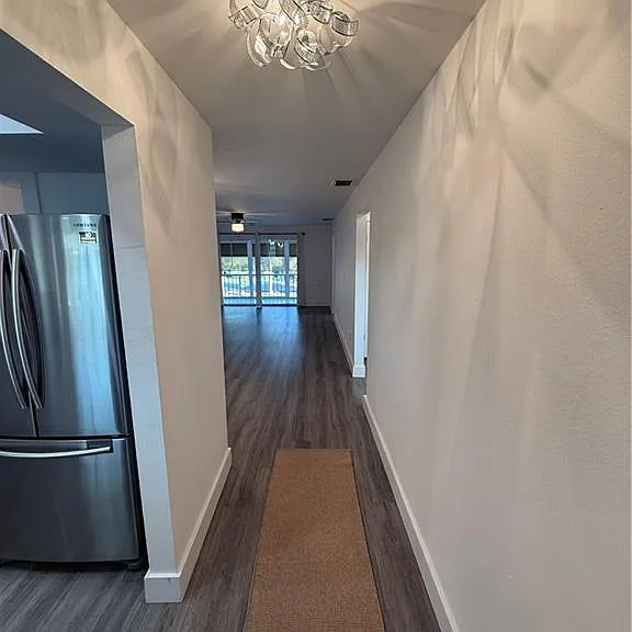 200 Valley Stream Dr #8B — Photo 3