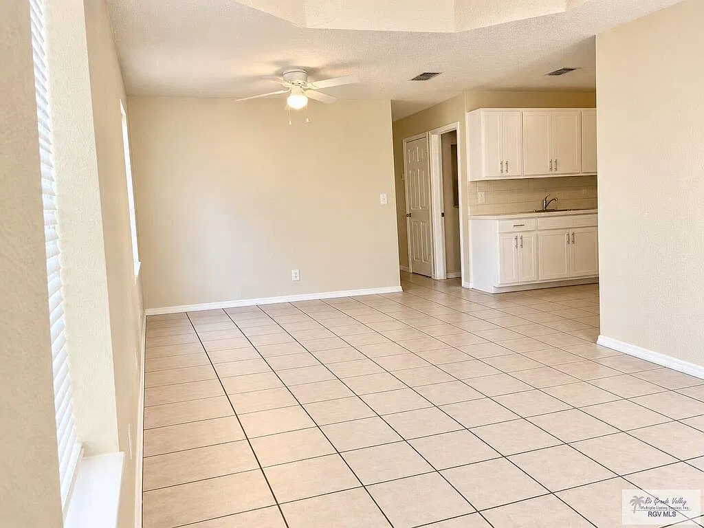 3 bed, 2.0 bath, 1032 sqft, $1,700 — Photo 4