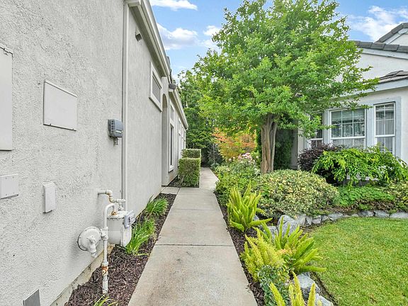 4th image of 276 Black Amber Way