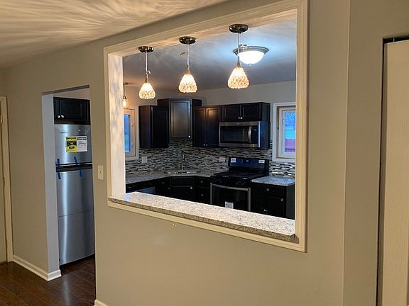 2nd image of 144 Beaconridge Dr