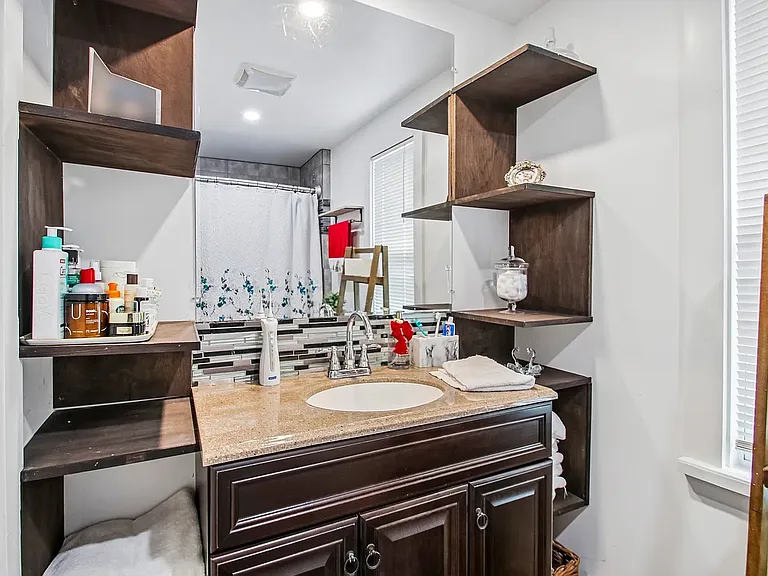 312 Howland Ave — Photo 22