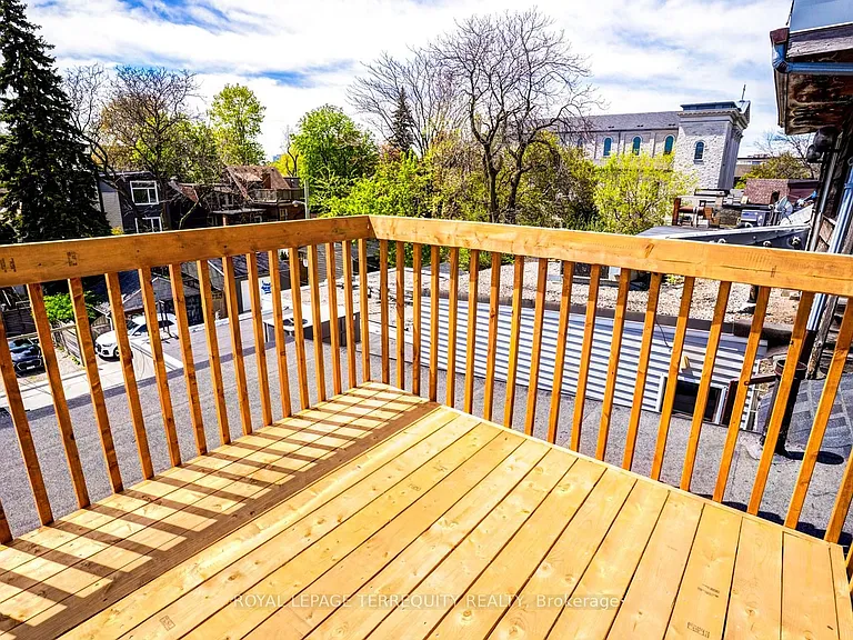 743 Gerrard St E #UPPER — Photo 19