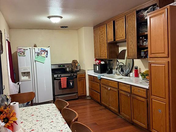 3rd image of 571 U St