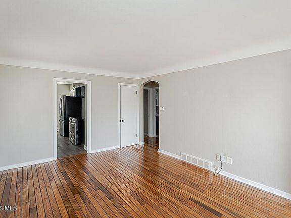5th image of 732 Colima Dr