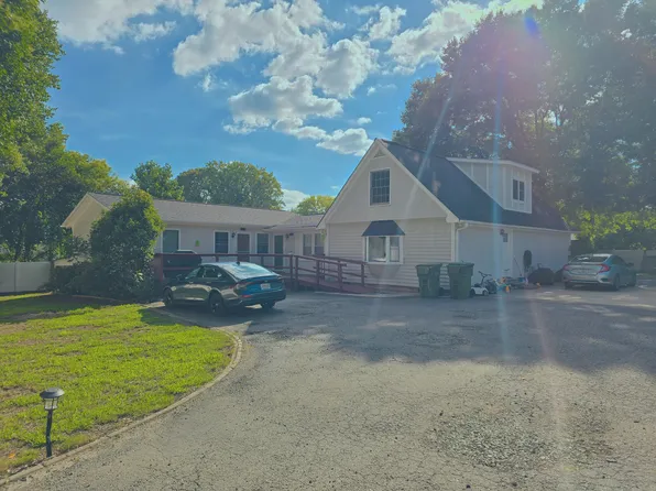 726A S Main St, Mount Holly, NC 28120