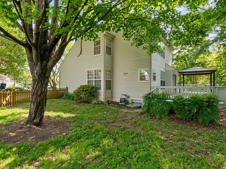 340 Foxridge Dr SW — Photo 35