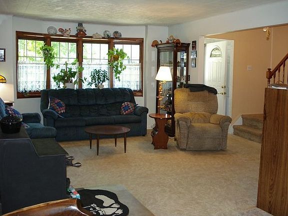 2nd image of 8 Schryver Ln