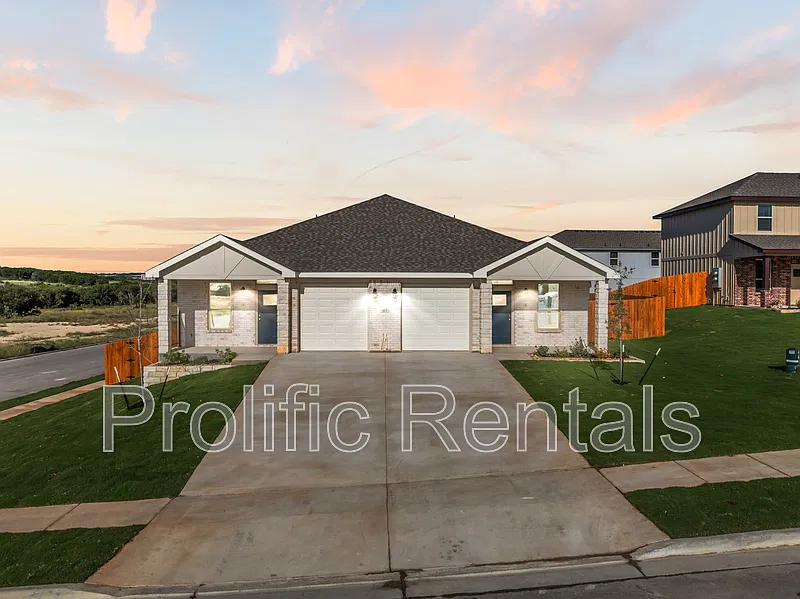 3 bed, 2.0 bath, 1446 sqft, $1,500 — Photo 1