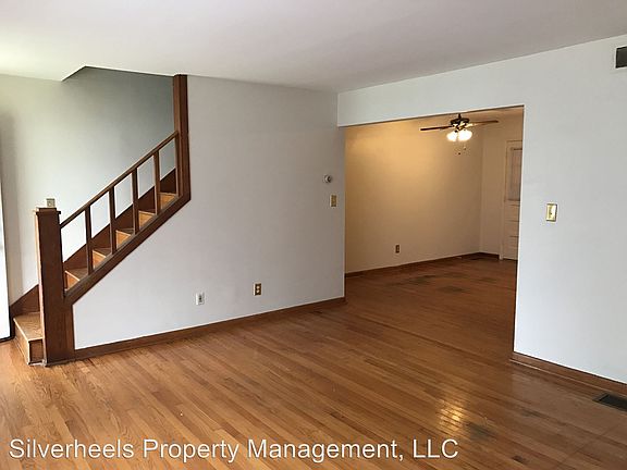 3rd image of 114 1/2 Sharon St