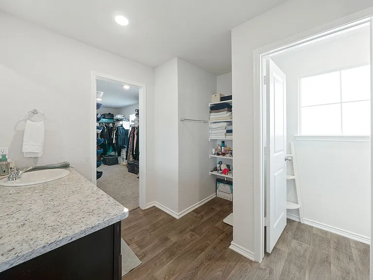 6630 Greensleeves — Photo 12