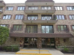 8225 Niles Center Rd APT 202, Skokie, IL 60077