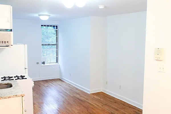 Rented by Urban Real Estate Inc | media 6