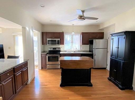 2nd image of 30 Houghton Ct