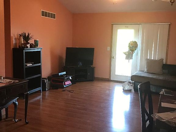 5th image of 2313 N Ridge Dr