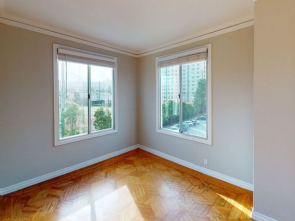 5th image of 2240 Golden Gate Ave #102