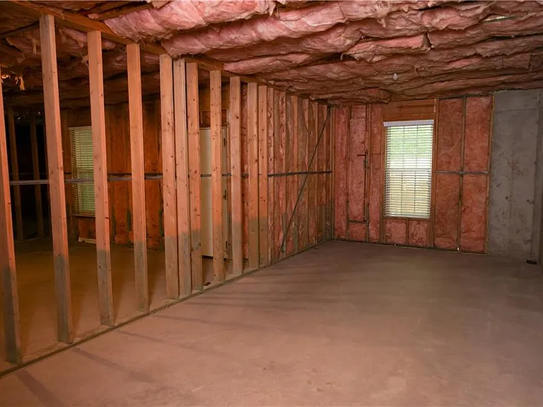 6335 Waveland Dr — Photo 17