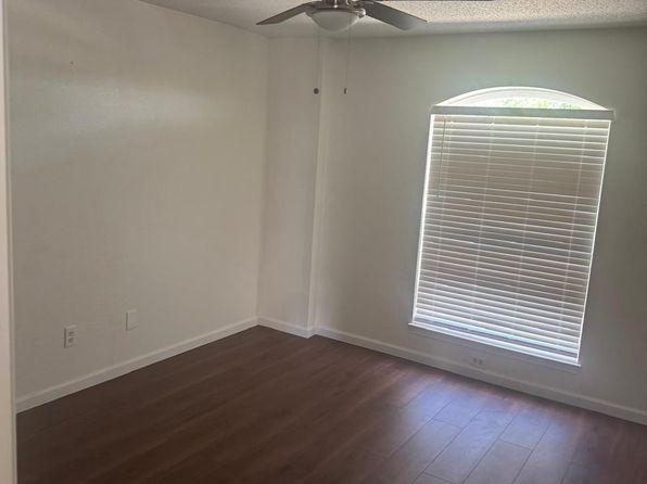 1928 Helen Ln