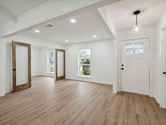4th image of 9719 Springmont Dr