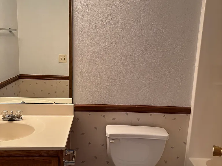 122 Lauren Cir #4 — Photo 2