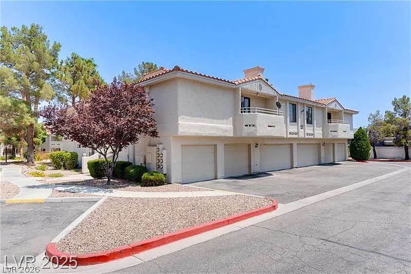 2 bed, 2.0 bath, 1234 sqft, $2,000 — Photo 1