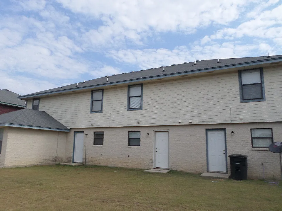 1110 Leslie Cir