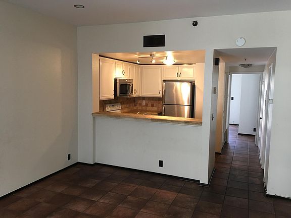 3rd image of 720 W 4th St Unit 310