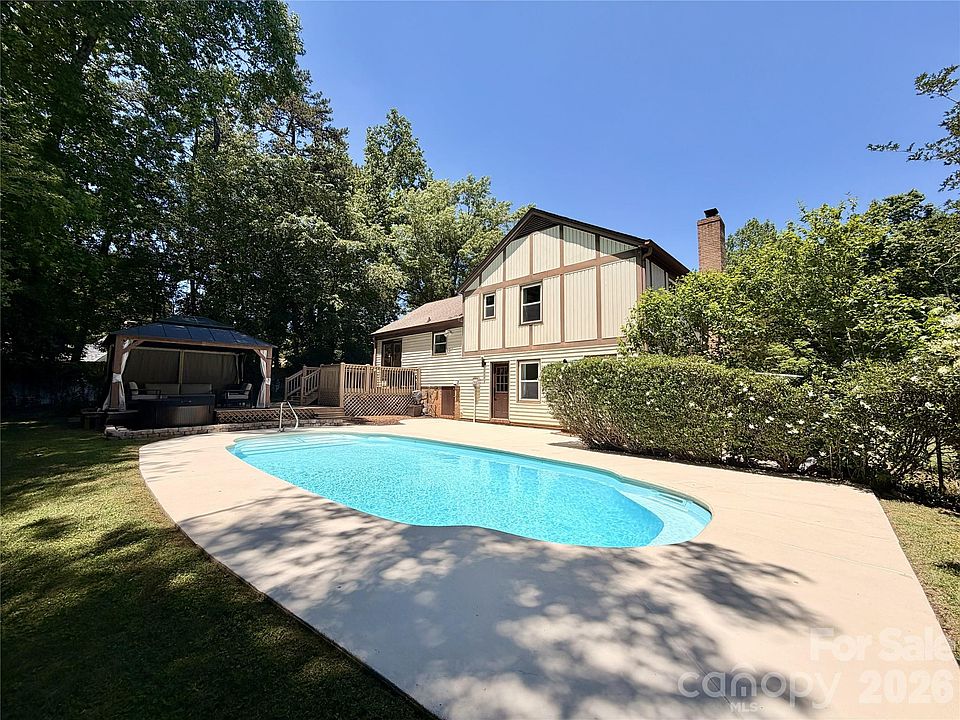 1st image of 824 Riverwood Rd