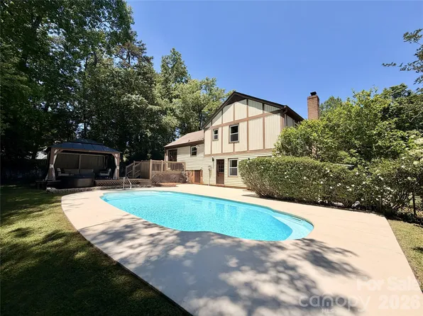 824 Riverwood Rd, Charlotte, NC 28270