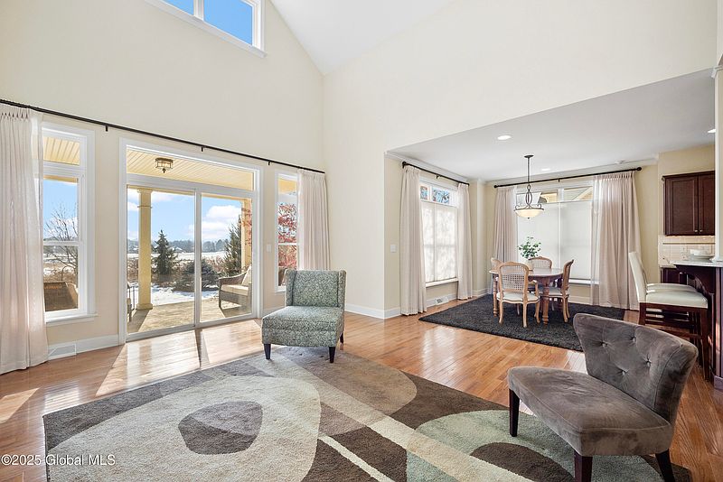 3rd image of 24 Beekman Place