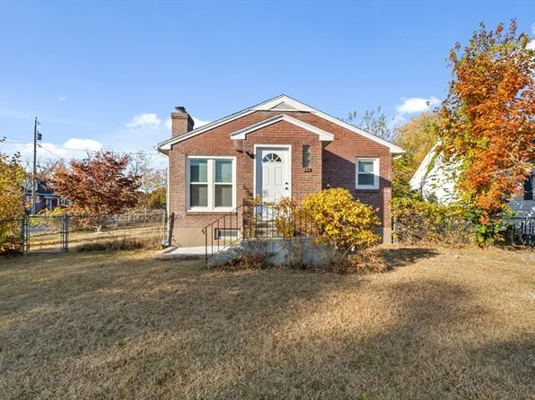 31 Sherwood Ter, Holyoke, MA 01040