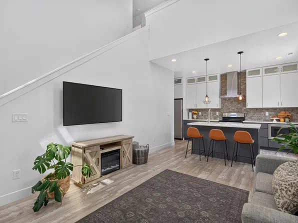 10621 S Lamond Dr, South Jordan, UT 84009