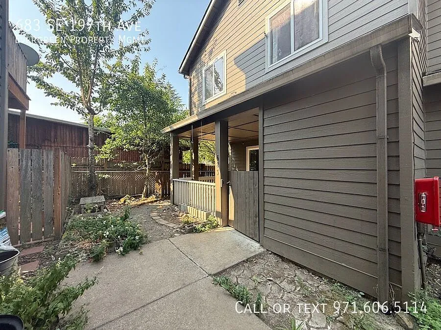 Spacious 4BD/1.5BA Home with HOA Amenities, Garbage/Water/Sewer Included! — Photo 2